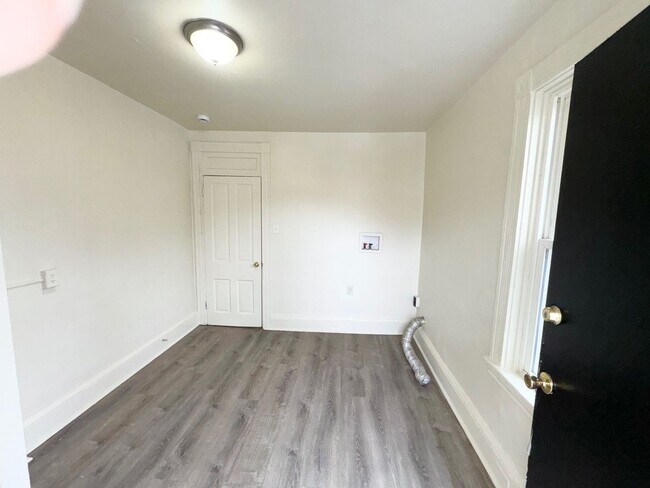 Building Photo - CHRI438