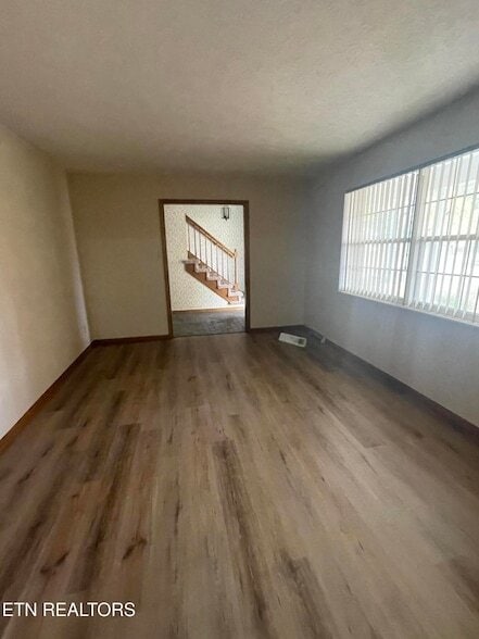 Building Photo - 9505 E Laurens Ln