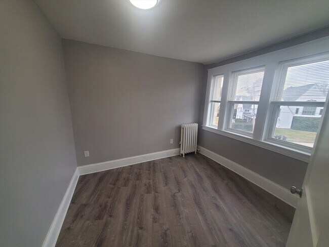 Building Photo - 738 Washington St