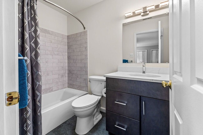 Building Photo - "Charming 4-Bedroom Retreat with Sun Room Scenic Views