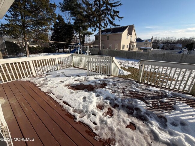 Building Photo - 550 Wall St