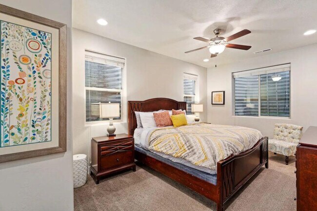 Building Photo - 3800 Paradise Vlg Dr