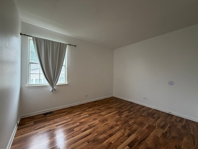 Building Photo - 301 Cherrywood Ct