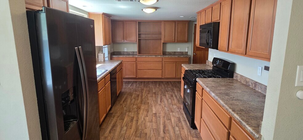 Fabulous Kitchen with plenty of space! - 12534 Split Rail Pky
