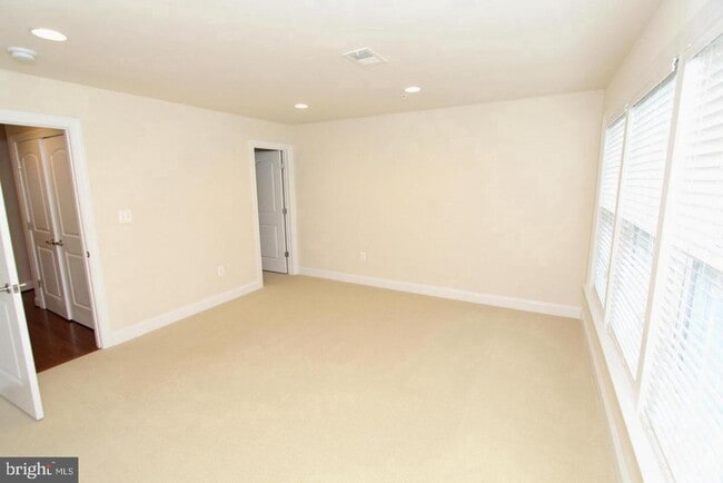 Building Photo - 8043 Reserve Way