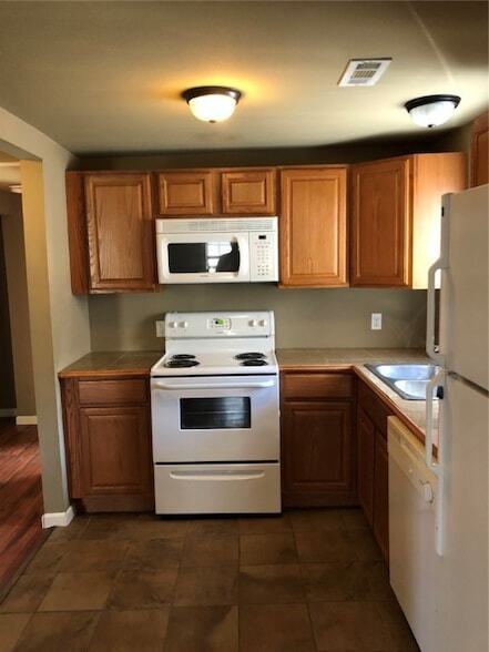 Building Photo - 581 S Ray Ave