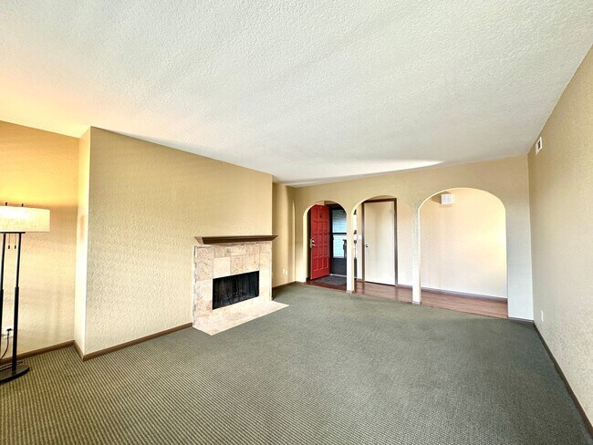 Building Photo - 2bd/2ba Kirkland Condo