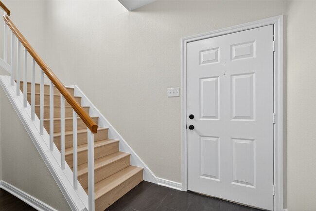 Building Photo - 7447 Cambridge St