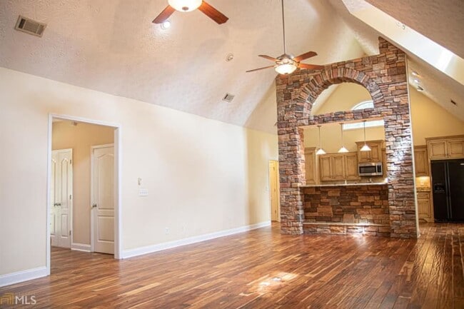 Building Photo - 168 Hamlin Rd