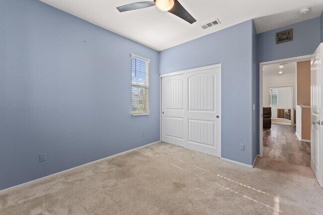 Building Photo - 30324 Town Square Dr