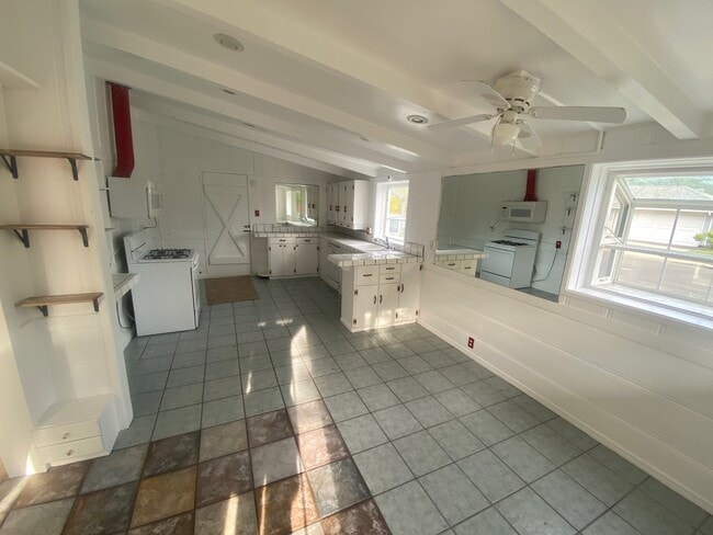 Building Photo - 3005 Fairways Ct