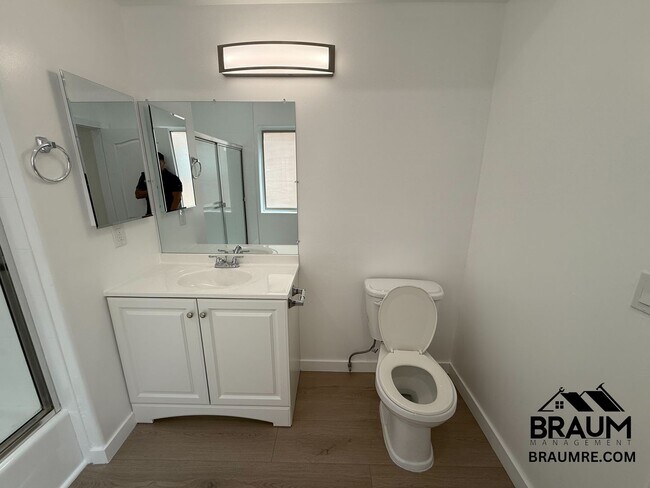Building Photo - 10849 Fruitland Dr