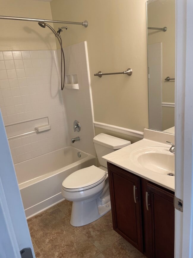 Building Photo - 1506 Hamden Dr