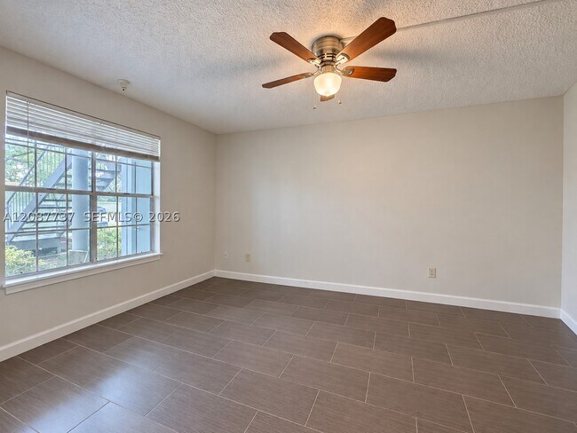 Building Photo - 1275 Crystal