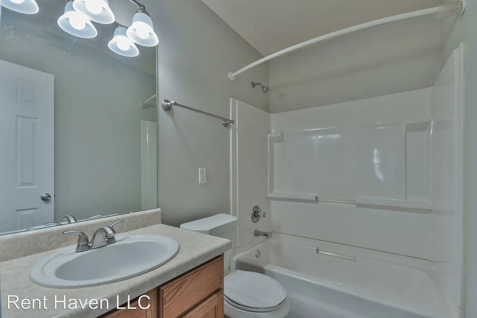 Building Photo - 136 Bay Front Dr