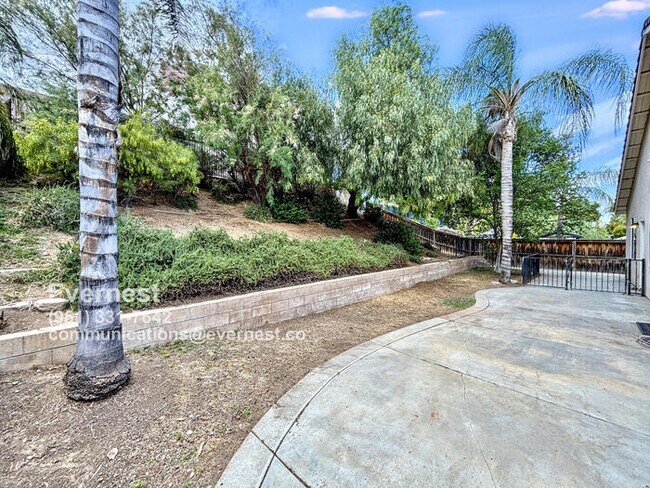 Building Photo - Beautiful 3-Bedroom Home with Fireplace an...