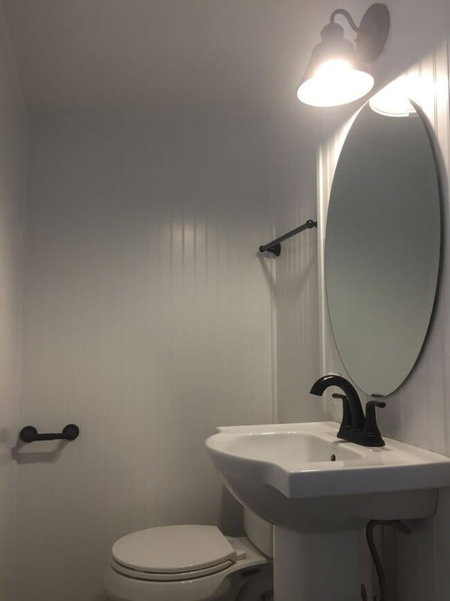 Building Photo - Beautiful 2 bedroom Home in Emmaus