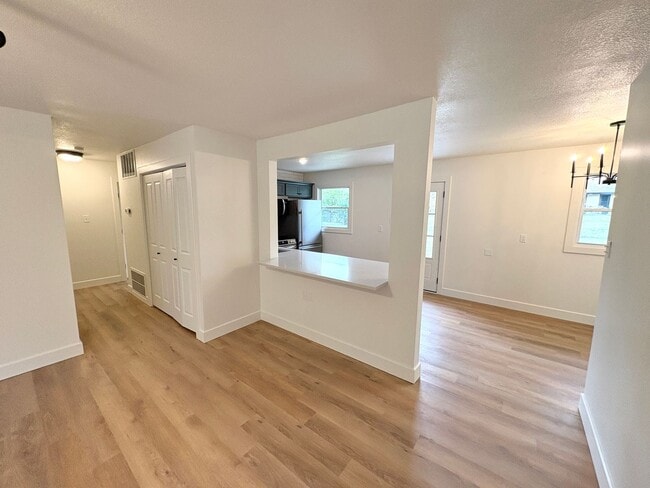 Building Photo - Newly Remodeled Home near KSU Football Stadium