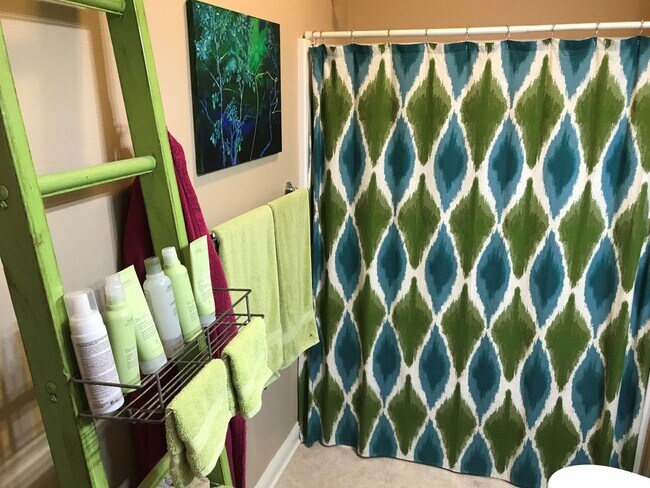 Building Photo - 2725 Northridge Pkwy