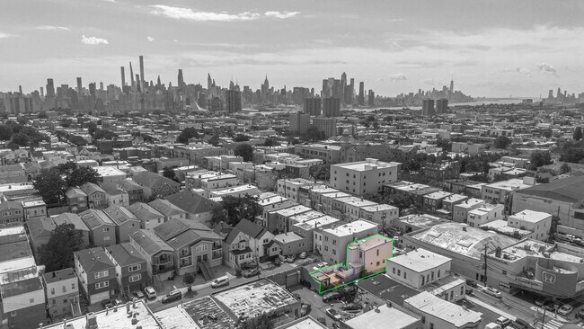 Building Photo - 600 67th St