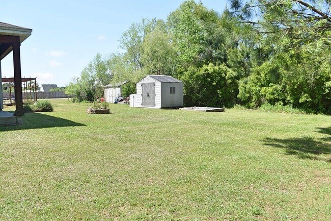 Building Photo - 416 Tropical Way