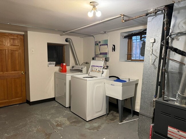 Building Photo - 923 W Fletcher St