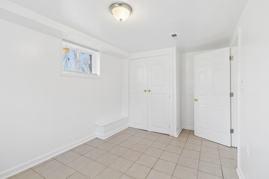 Building Photo - 407 Lebaum St SE