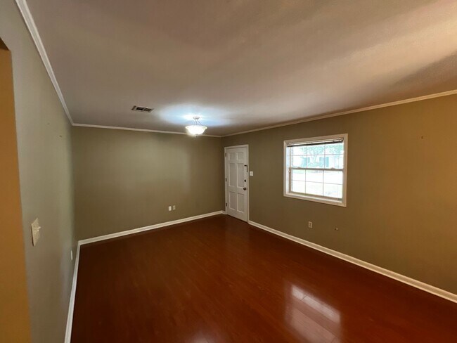 Building Photo - 106 Claymore Dr