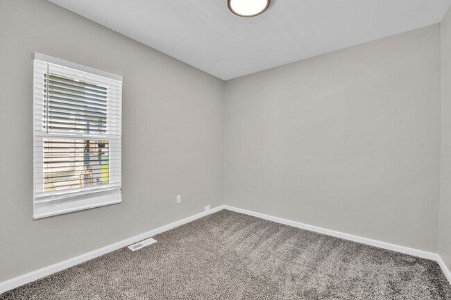 Building Photo - 4 bedrooms $2150