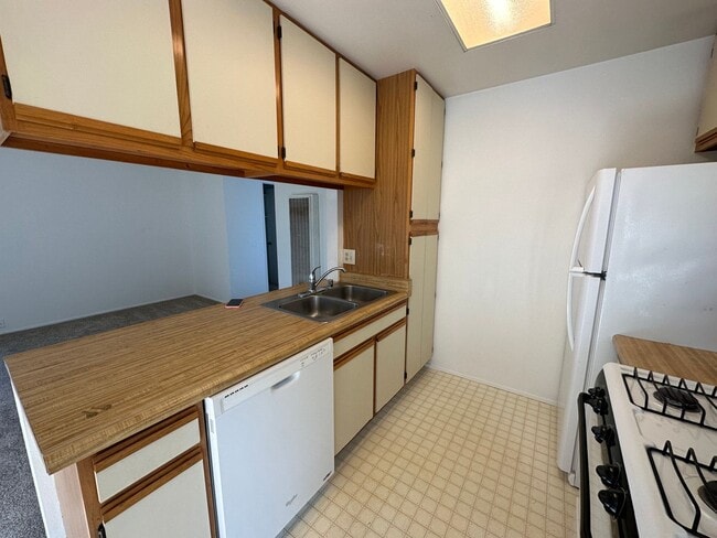 Building Photo - Upstairs 2 bed/1bath Apartment in Pacific Beach
