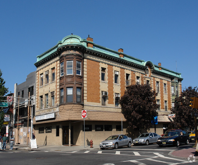 Building Photo - 182 Ferry St