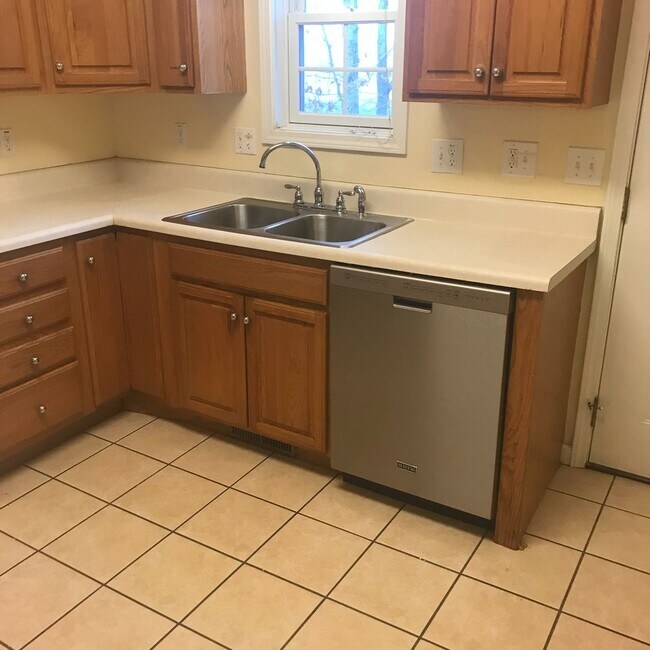 Building Photo - Arden 3 bed Townhome: Commuter's Wishlist