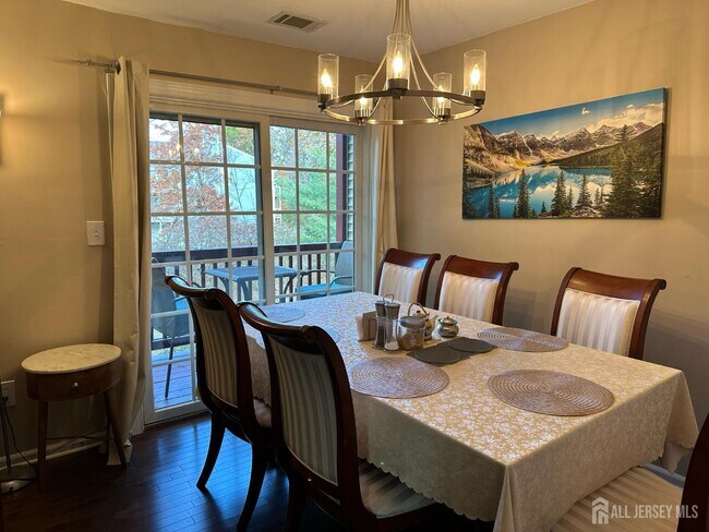 Building Photo - 5192 Beech Ct