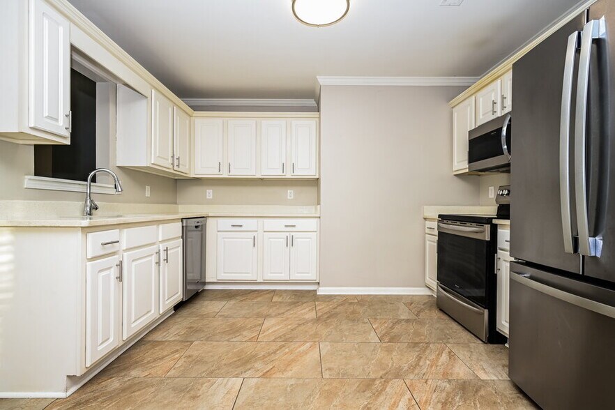 Building Photo - 201 Retour Cir