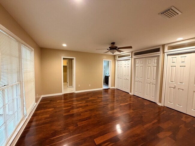Building Photo - 1017 Westbury Dr
