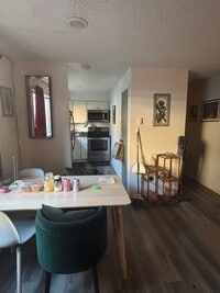 Building Photo - Updated Northgate 2bd 1.5 bath two story unit!