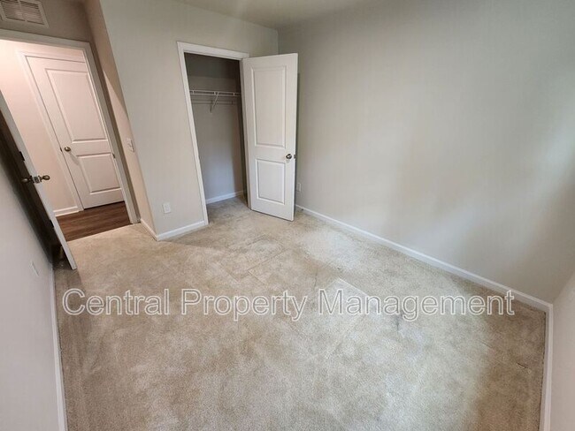 Building Photo - 165 Sarnesfield Wy
