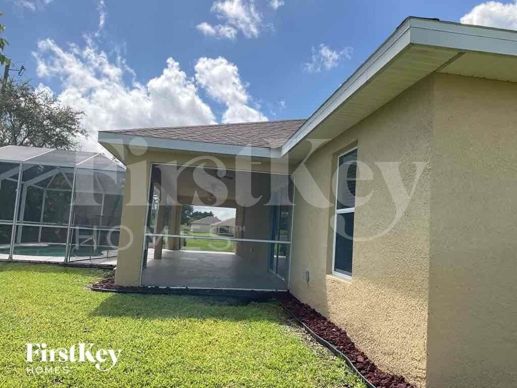 Building Photo - 2047 NE 20th Terrace