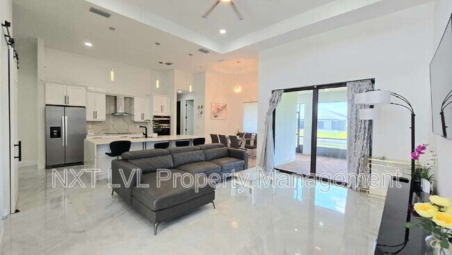 Building Photo - 220 NE 8th Pl