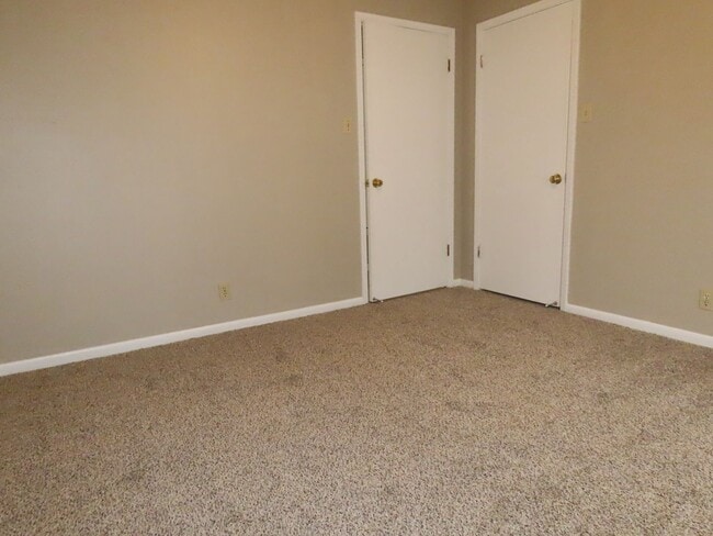 Building Photo - South Tyler! 3 Bedroom, 2 Bath Duplex w/Garage