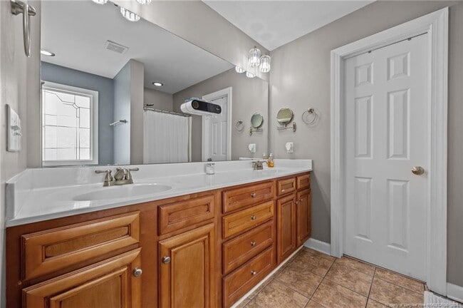 Building Photo - 3825 Barnsdale Dr