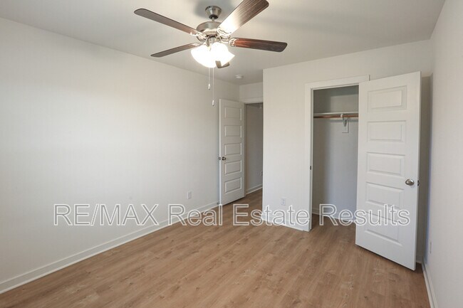 Building Photo - 203 Collie Ave