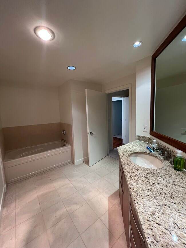 Building Photo - 700 W Harbor Dr