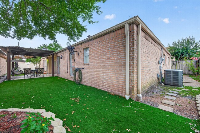 Building Photo - 14222 Stokesmount Dr