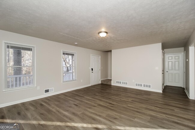 Building Photo - 413 Oak Landing Dr