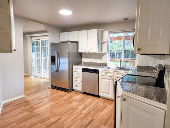 Building Photo - Welcome to your new home in the heart of Juanita!