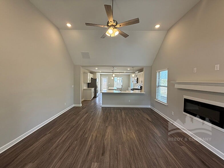 Building Photo - 40 Blue St