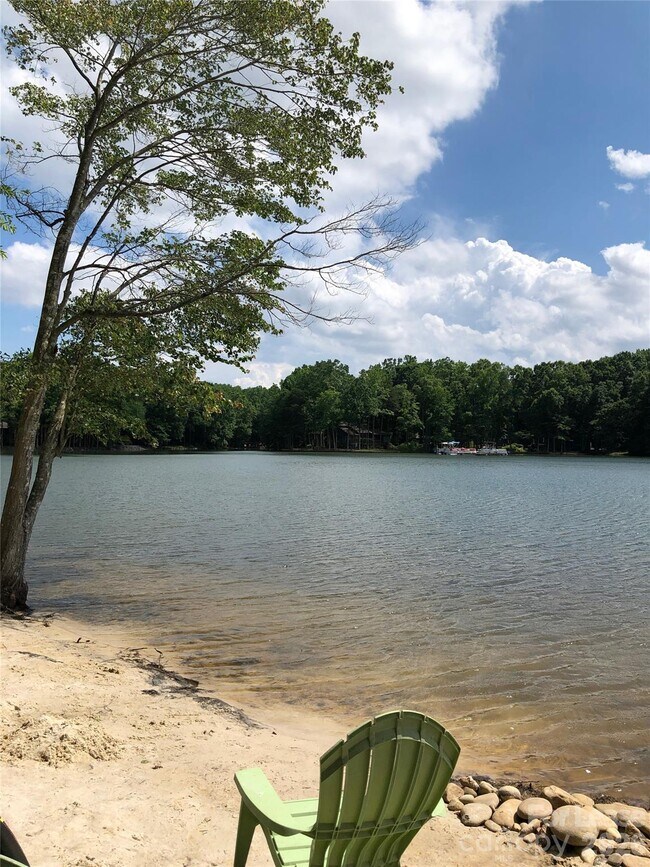 Building Photo - 113 Lake Davidson Park