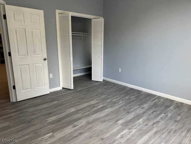 Building Photo - 155 Clifton Ave