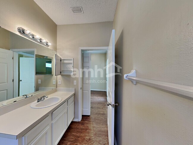 Building Photo - 503 Greg St